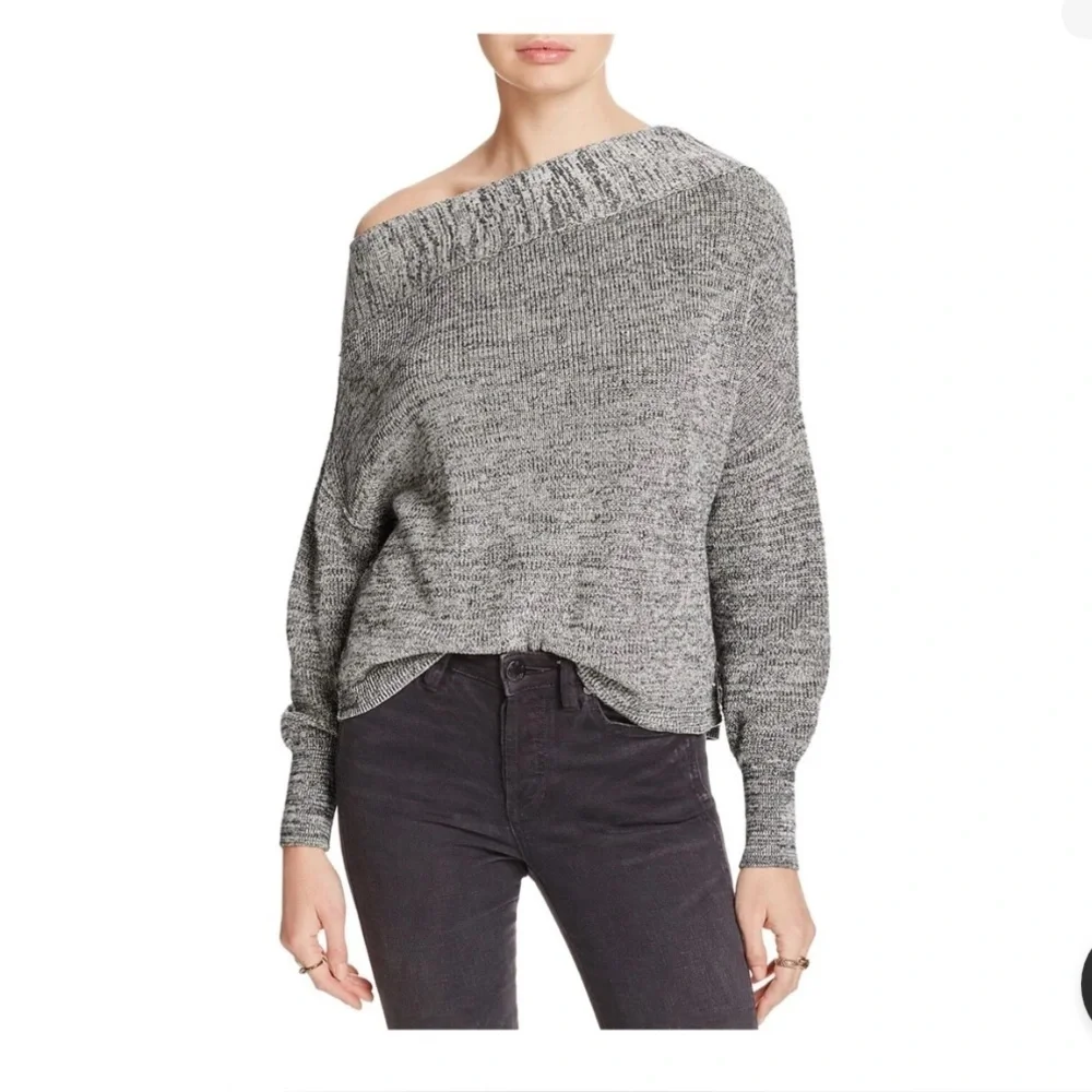 FREE PEOPLE GRAY OFF THE SHOULDER SWETER SIZE XS